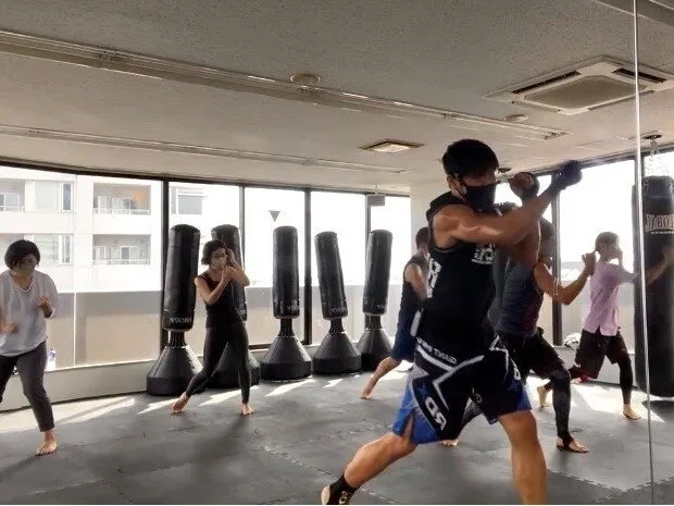 音楽と振り付けのBEAT FIGHT!