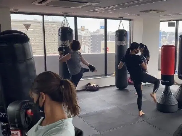 サンドバックでストレス解消!